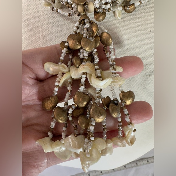 Older multi strand neutral tone beach vibe necklace - Picture 4 of 7